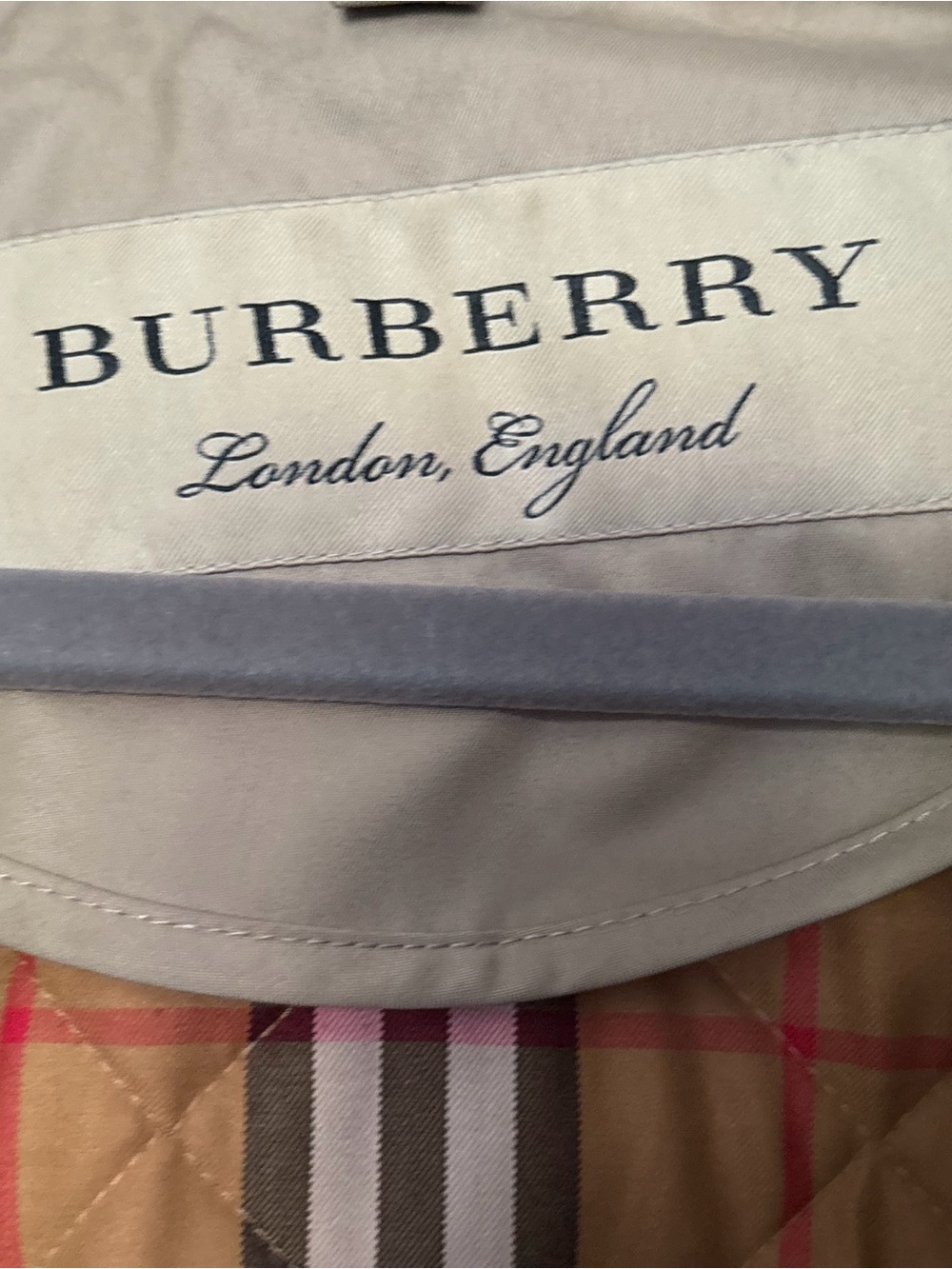 Burberry Quilted Beige Jacket with Signature Check Lining - Picture 3 of 6